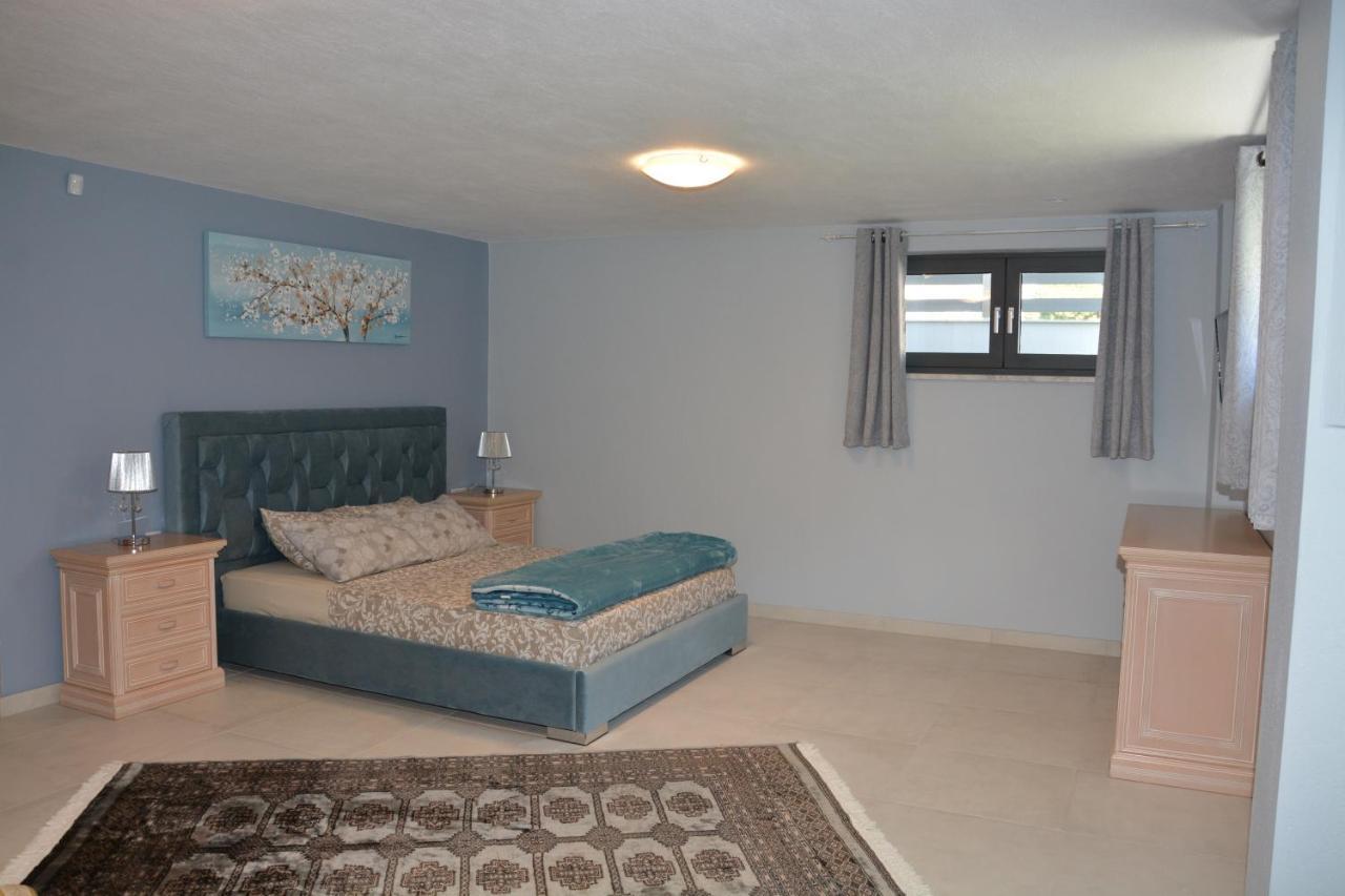 Vrasná Pegasus Sea View Luxury Apartments מראה חיצוני תמונה